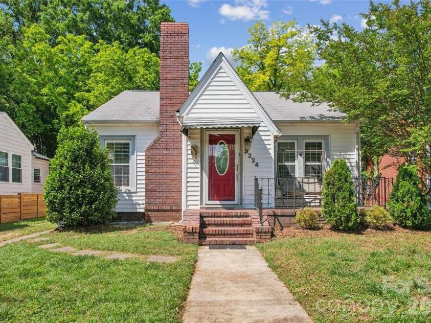 2224 Dundeen Street, Charlotte, NC 28216.  MLS# CAR4376633, YatesRealty ID 21389. 