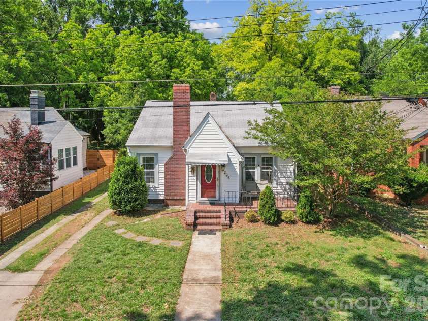 2224 Dundeen Street, Charlotte, NC 28216.  MLS# CAR4376633, YatesRealty ID 21389. 