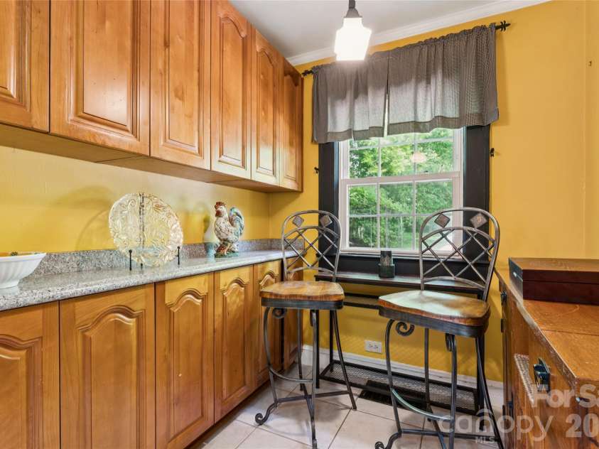 2224 Dundeen Street, Charlotte, NC 28216.  MLS# CAR4376633, YatesRealty ID 21389. 