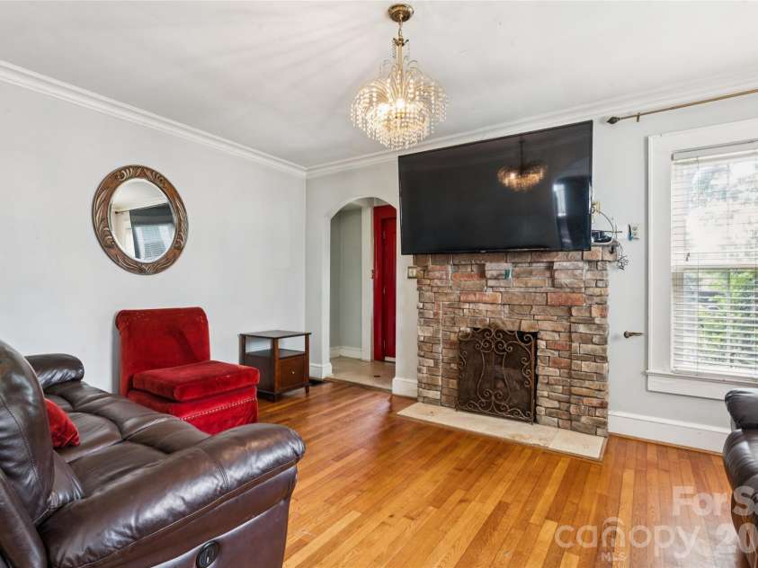 2224 Dundeen Street, Charlotte, NC 28216.  MLS# CAR4376633, YatesRealty ID 21389. 