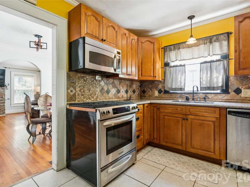 2224 Dundeen Street, Charlotte, NC 28216.  MLS# CAR4376633, YatesRealty ID 21389. 