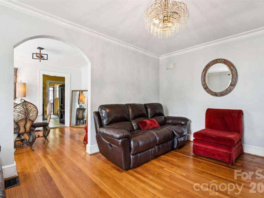 2224 Dundeen Street, Charlotte, NC 28216.  MLS# CAR4376633, YatesRealty ID 21389. 