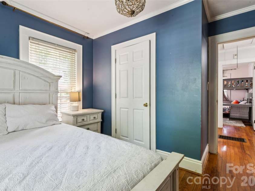 2224 Dundeen Street, Charlotte, NC 28216.  MLS# CAR4376633, YatesRealty ID 21389. 