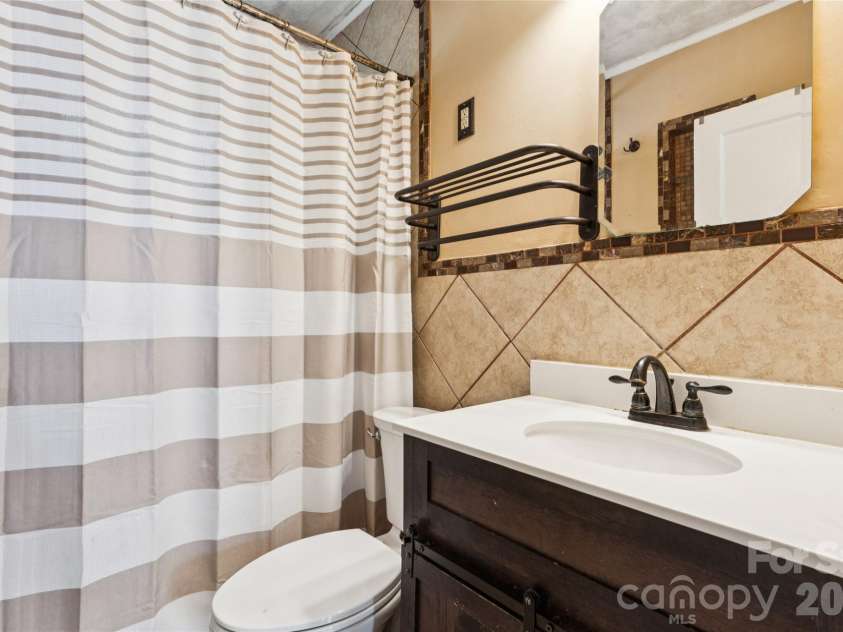 2224 Dundeen Street, Charlotte, NC 28216.  MLS# CAR4376633, YatesRealty ID 21389. 