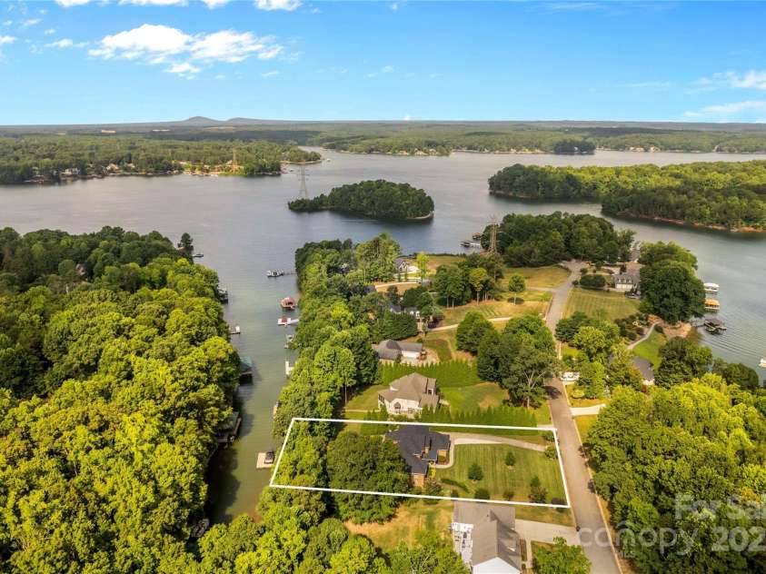 183 April Road, Troutman, NC 28166.  MLS# CAR4158487, YatesRealty ID 2139. Great Location by Main Channel!