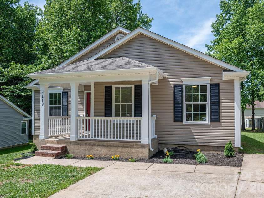 3119 Mintleaf Drive, Charlotte, NC 28269.  MLS# CAR4381665, YatesRealty ID 21390. 