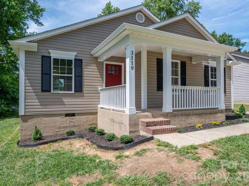 3119 Mintleaf Drive, Charlotte, NC 28269.  MLS# CAR4381665, YatesRealty ID 21390. 