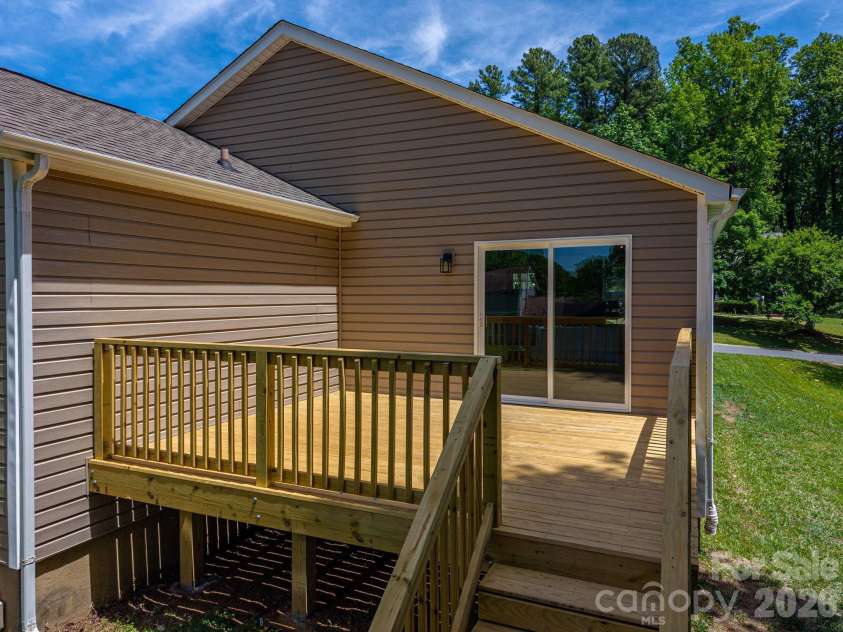 3119 Mintleaf Drive, Charlotte, NC 28269.  MLS# CAR4381665, YatesRealty ID 21390. 