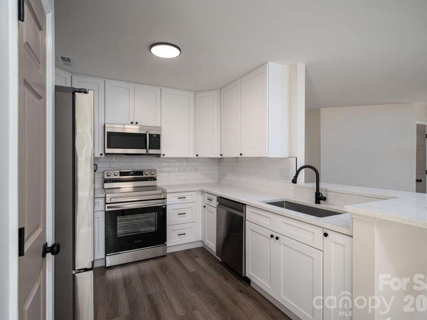 3119 Mintleaf Drive, Charlotte, NC 28269.  MLS# CAR4381665, YatesRealty ID 21390. 