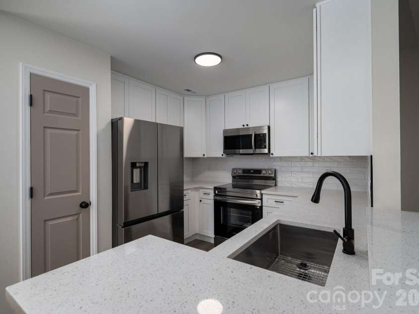 3119 Mintleaf Drive, Charlotte, NC 28269.  MLS# CAR4381665, YatesRealty ID 21390. 