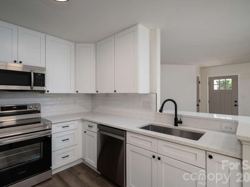 3119 Mintleaf Drive, Charlotte, NC 28269.  MLS# CAR4381665, YatesRealty ID 21390. 