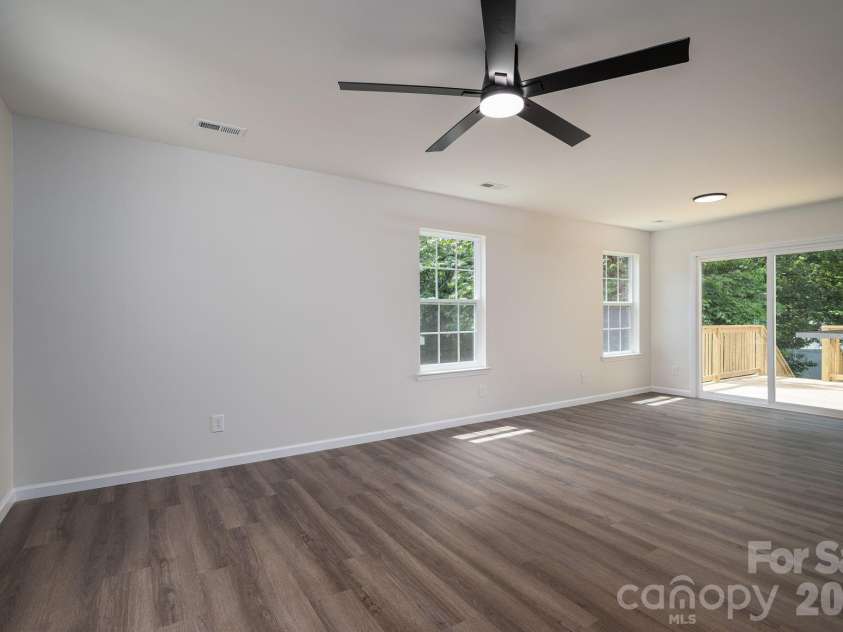 3119 Mintleaf Drive, Charlotte, NC 28269.  MLS# CAR4381665, YatesRealty ID 21390. 