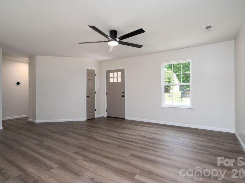 3119 Mintleaf Drive, Charlotte, NC 28269.  MLS# CAR4381665, YatesRealty ID 21390. 