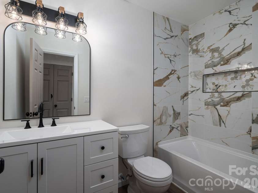 3119 Mintleaf Drive, Charlotte, NC 28269.  MLS# CAR4381665, YatesRealty ID 21390. 