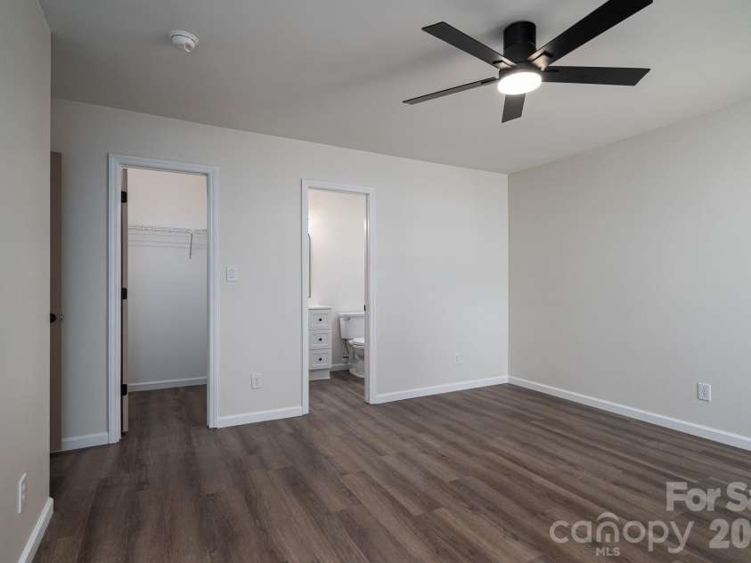 3119 Mintleaf Drive, Charlotte, NC 28269.  MLS# CAR4381665, YatesRealty ID 21390. 