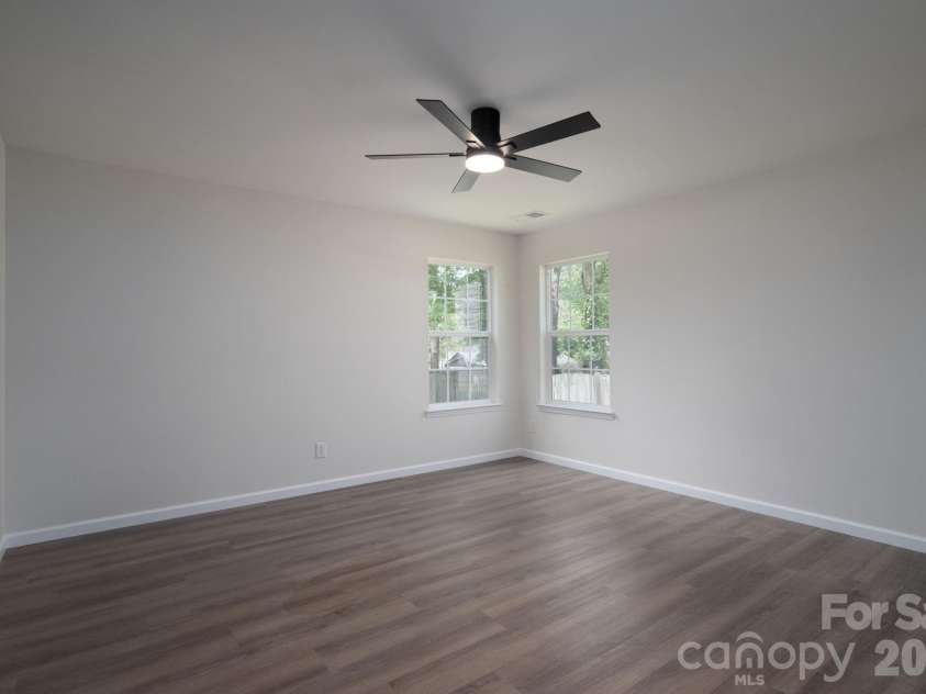 3119 Mintleaf Drive, Charlotte, NC 28269.  MLS# CAR4381665, YatesRealty ID 21390. 
