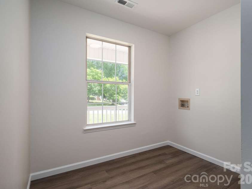 3119 Mintleaf Drive, Charlotte, NC 28269.  MLS# CAR4381665, YatesRealty ID 21390. 