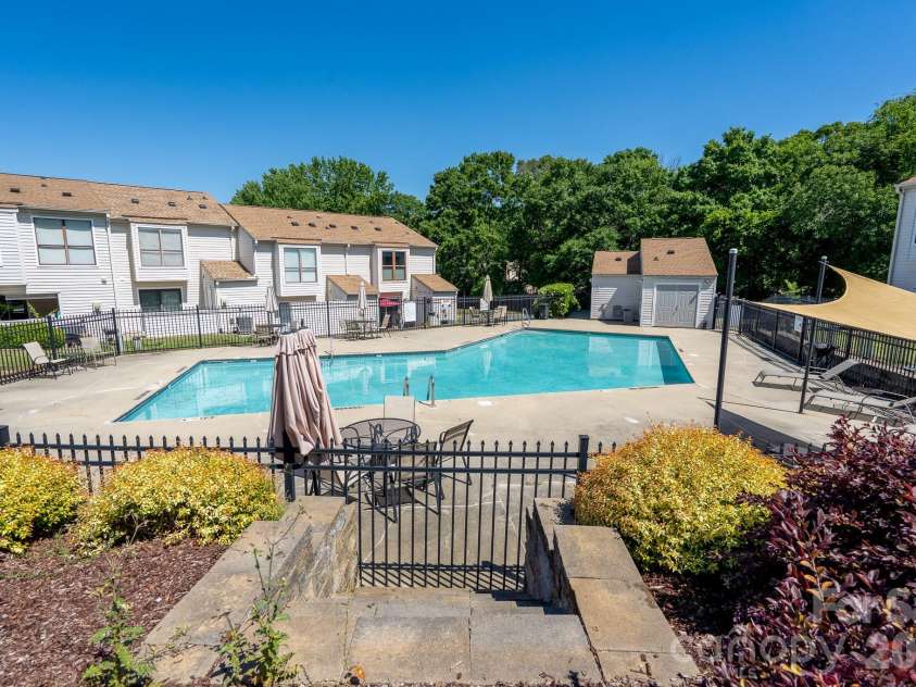 10969 Carmel Crossing Road, Charlotte, NC 28226.  MLS# CAR4378876, YatesRealty ID 21391. Community Pool