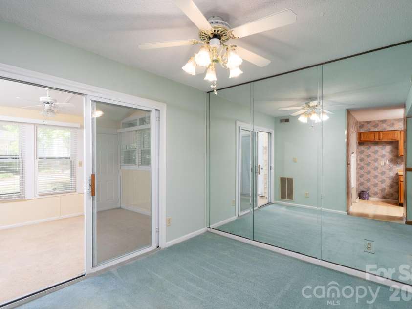 10969 Carmel Crossing Road, Charlotte, NC 28226.  MLS# CAR4378876, YatesRealty ID 21391. Dining Area