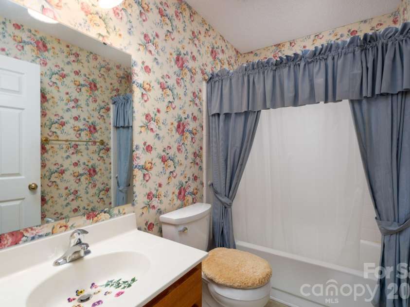10969 Carmel Crossing Road, Charlotte, NC 28226.  MLS# CAR4378876, YatesRealty ID 21391. Primary BR - Full Bath
