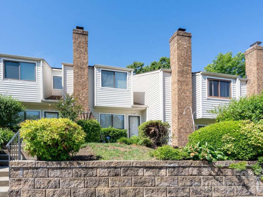 10969 Carmel Crossing Road, Charlotte, NC 28226.  MLS# CAR4378876, YatesRealty ID 21391. Welcome Home!