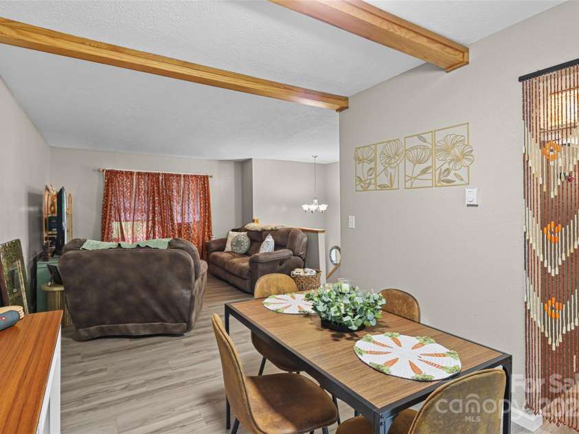 659 Salisbury Road, Hendersonville, NC 28792.  MLS# CAR4260201, YatesRealty ID 21391. 