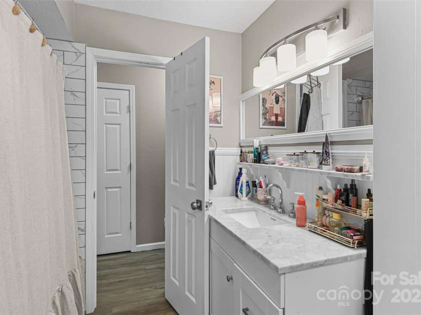 659 Salisbury Road, Hendersonville, NC 28792.  MLS# CAR4260201, YatesRealty ID 21391. 