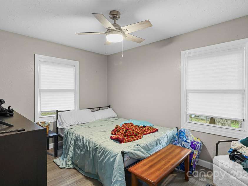 659 Salisbury Road, Hendersonville, NC 28792.  MLS# CAR4260201, YatesRealty ID 21391. 