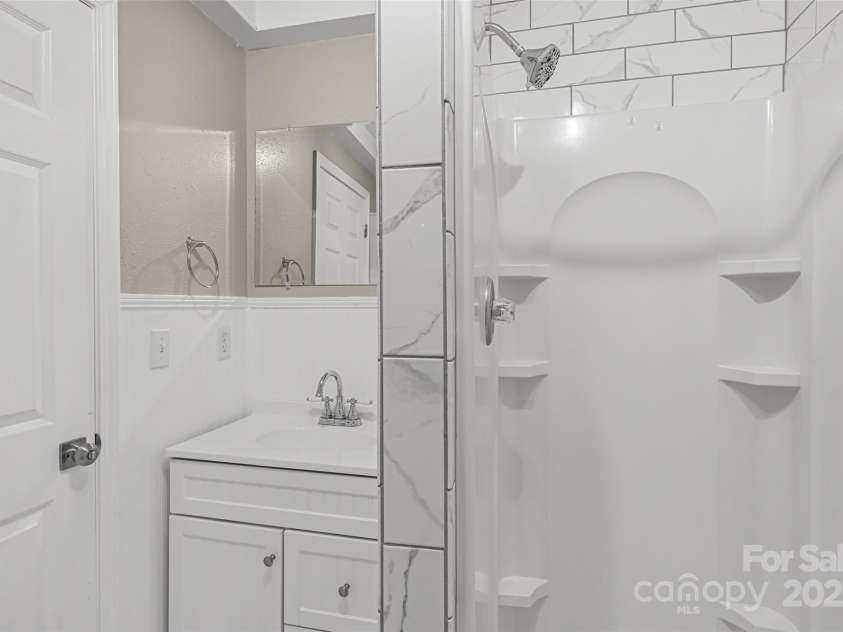 659 Salisbury Road, Hendersonville, NC 28792.  MLS# CAR4260201, YatesRealty ID 21391. 