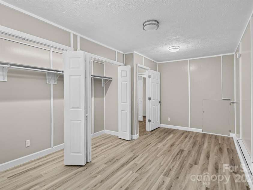 659 Salisbury Road, Hendersonville, NC 28792.  MLS# CAR4260201, YatesRealty ID 21391. 