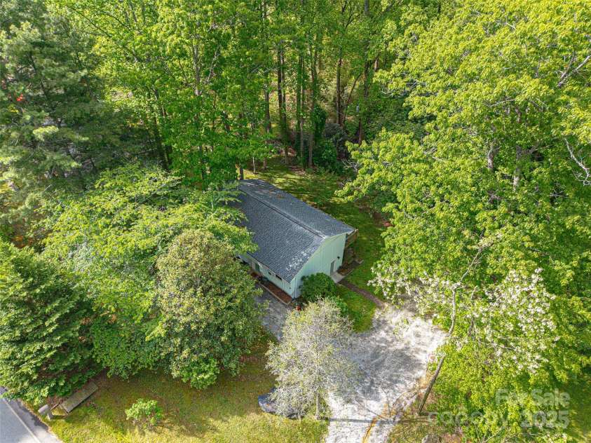 659 Salisbury Road, Hendersonville, NC 28792.  MLS# CAR4260201, YatesRealty ID 21391. 