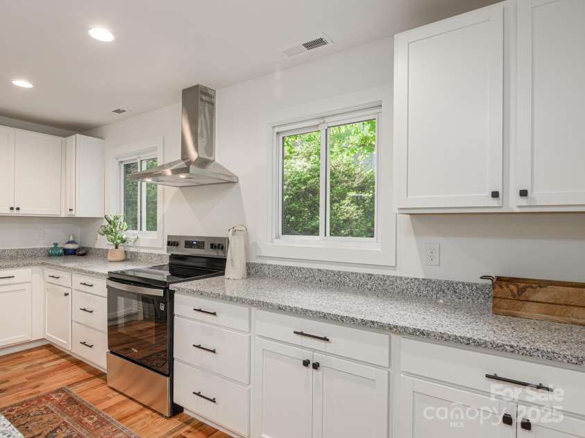 23 Leisure Mountain Road, Asheville, NC 28804.  MLS# CAR4258168, YatesRealty ID 21392. 