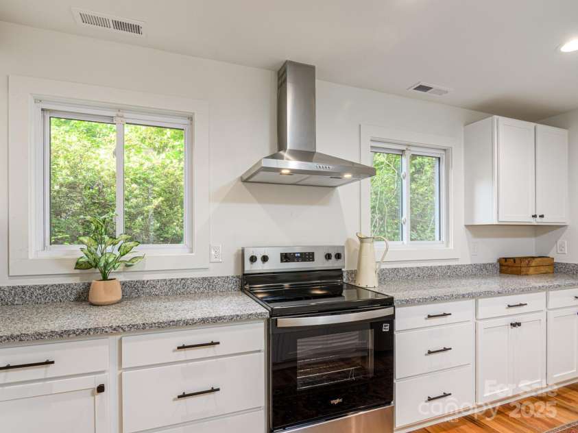 23 Leisure Mountain Road, Asheville, NC 28804.  MLS# CAR4258168, YatesRealty ID 21392. 