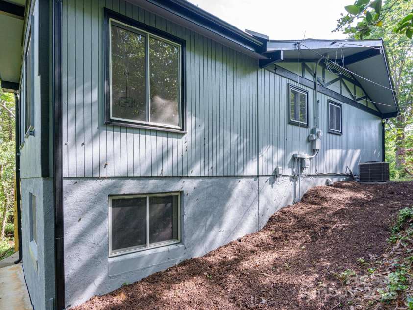 23 Leisure Mountain Road, Asheville, NC 28804.  MLS# CAR4258168, YatesRealty ID 21392. 