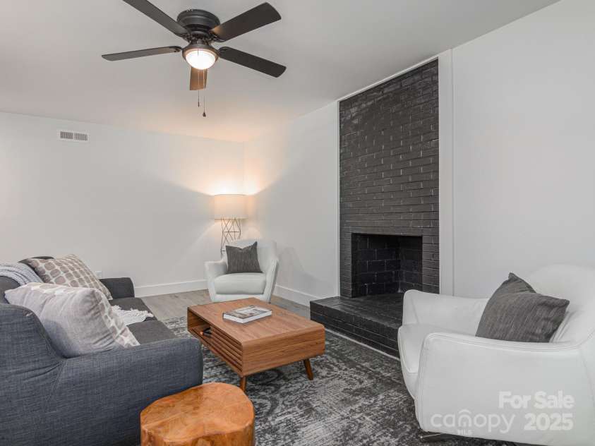 23 Leisure Mountain Road, Asheville, NC 28804.  MLS# CAR4258168, YatesRealty ID 21392. 