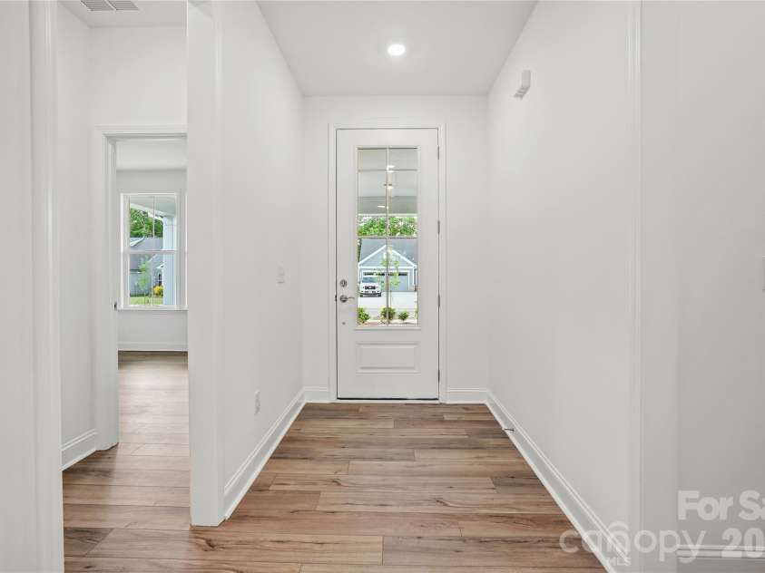 2730 Peak Court, Belmont, NC 28012.  MLS# CAR4381647, YatesRealty ID 21392. Welcoming foyer