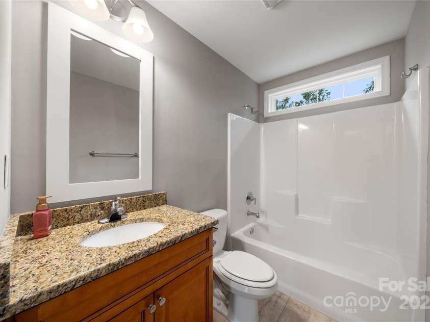 105 Bluebell Ridge Lane, Weaverville, NC 28787.  MLS# CAR4303351, YatesRealty ID 21393. 2nd bath with tub and shower