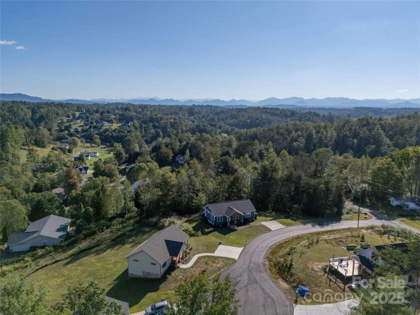 105 Bluebell Ridge Lane, Weaverville, NC 28787.  MLS# CAR4303351, YatesRealty ID 21393. 