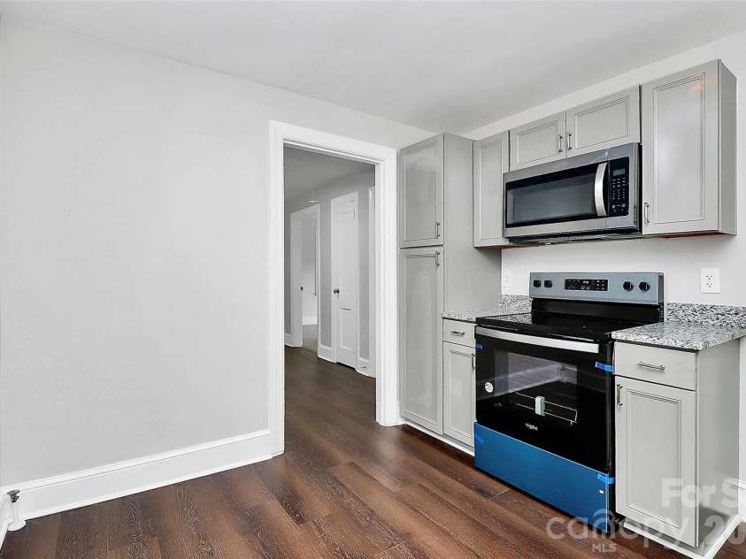 5726 Oak Drive, Charlotte, NC 28216.  MLS# CAR4381646, YatesRealty ID 21393. 