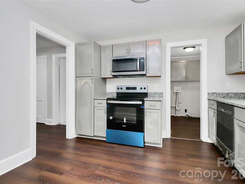 5726 Oak Drive, Charlotte, NC 28216.  MLS# CAR4381646, YatesRealty ID 21393. 