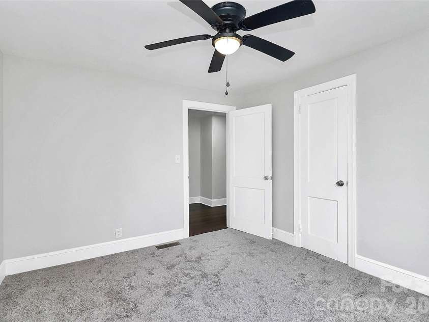 5726 Oak Drive, Charlotte, NC 28216.  MLS# CAR4381646, YatesRealty ID 21393. 