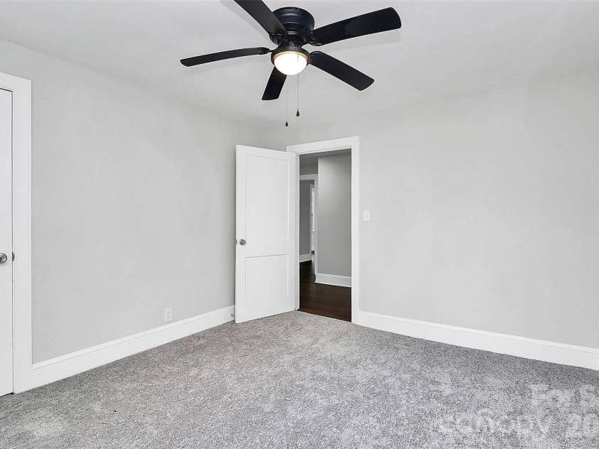 5726 Oak Drive, Charlotte, NC 28216.  MLS# CAR4381646, YatesRealty ID 21393. 