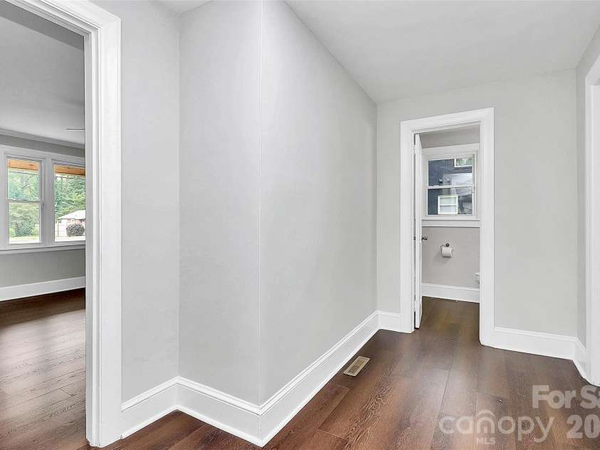 5726 Oak Drive, Charlotte, NC 28216.  MLS# CAR4381646, YatesRealty ID 21393. 