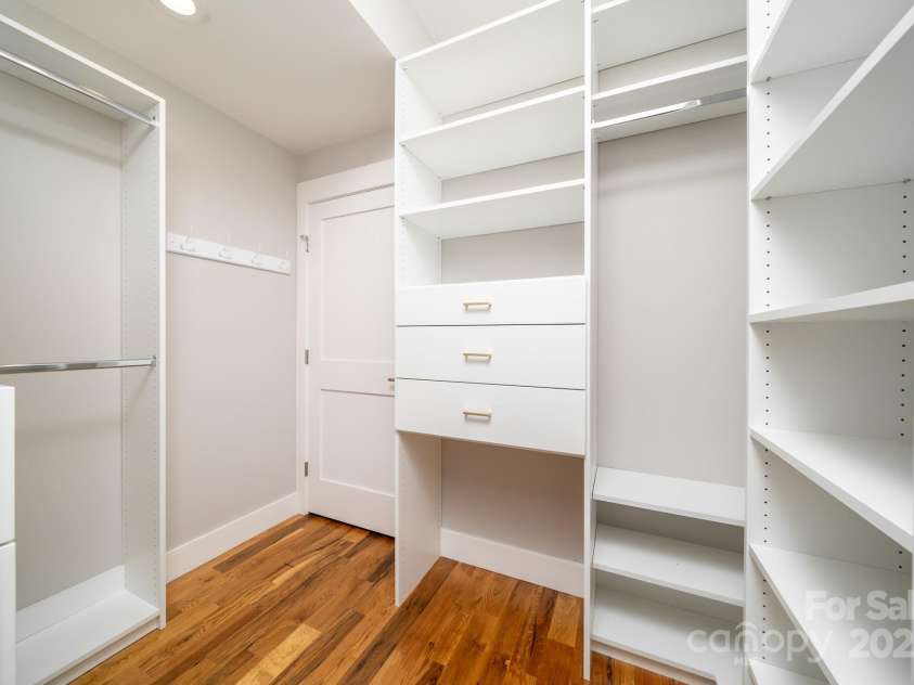 209 Broadway Street, Asheville, NC 28801.  MLS# CAR4206965, YatesRealty ID 21394. 