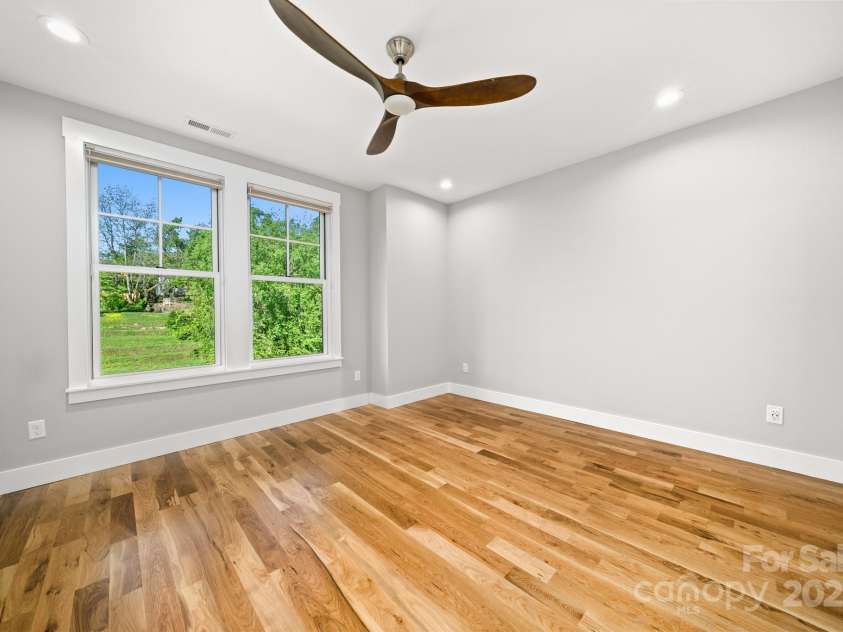 209 Broadway Street, Asheville, NC 28801.  MLS# CAR4206965, YatesRealty ID 21394. 