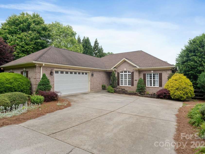 7471 Barfield Lane, Denver, NC 28037.  MLS# CAR4250519, YatesRealty ID 21396. Amazing opportunity to own a home on Lake Norman!