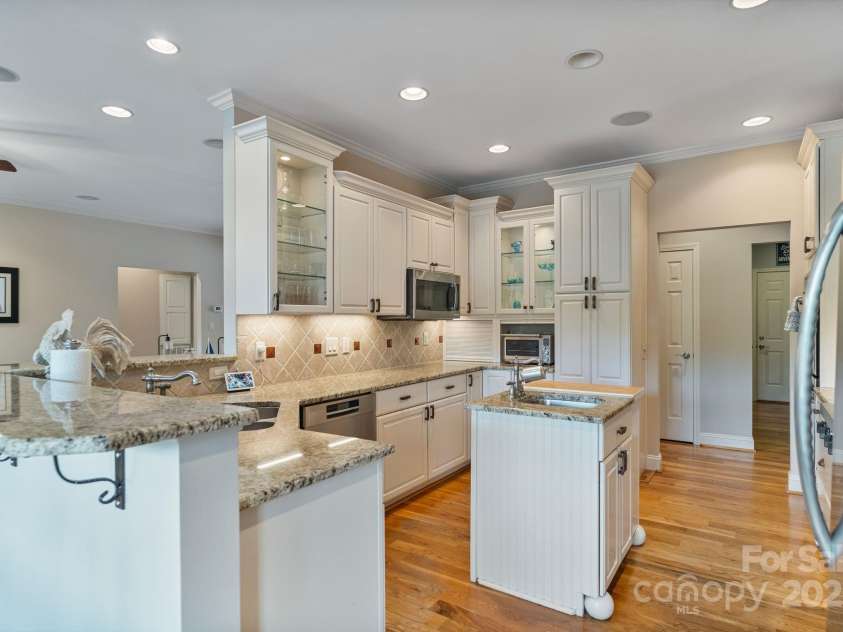 7471 Barfield Lane, Denver, NC 28037.  MLS# CAR4250519, YatesRealty ID 21396. Impressive kitchen layout, designed for ease of day to day life.