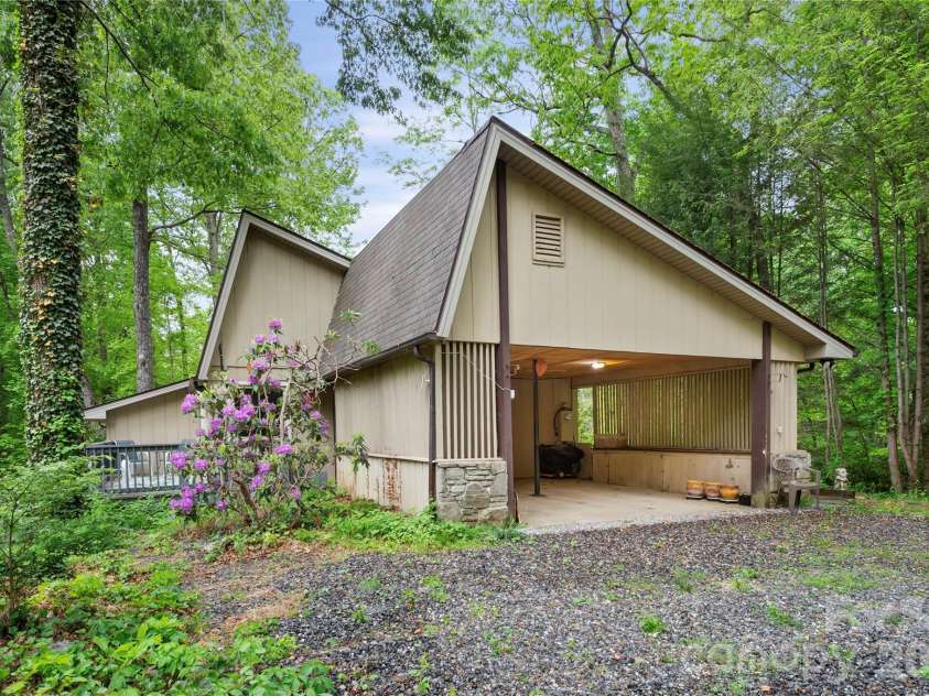 1483 Old Fort Road, Fairview, NC 28730.  MLS# CAR4376966, YatesRealty ID 21397. Welcome home