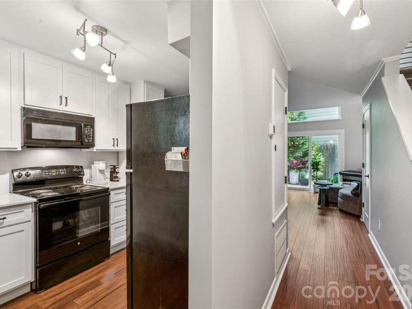 3252 Heathstead Place, Charlotte, NC 28210.  MLS# CAR4372084, YatesRealty ID 21398. 