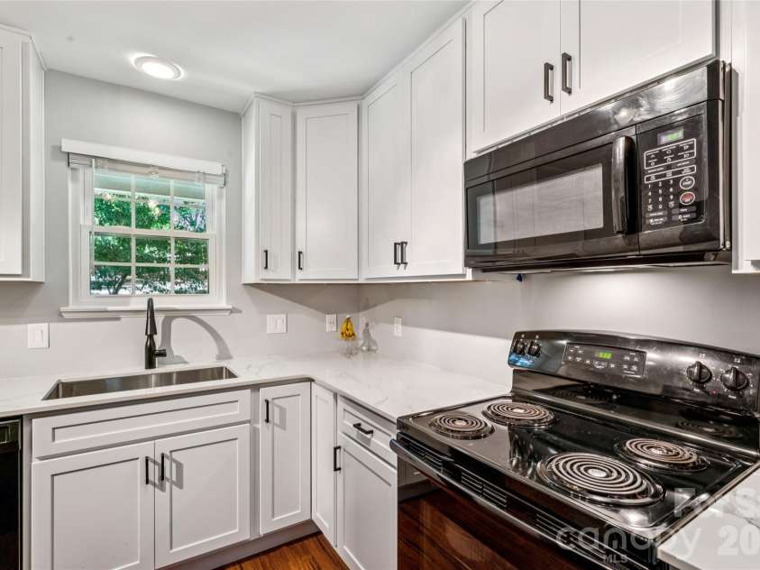 3252 Heathstead Place, Charlotte, NC 28210.  MLS# CAR4372084, YatesRealty ID 21398. 